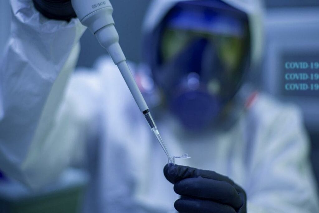 Создатели «Спутника V» предложили скомбинировать вакцину с AstraZeneca