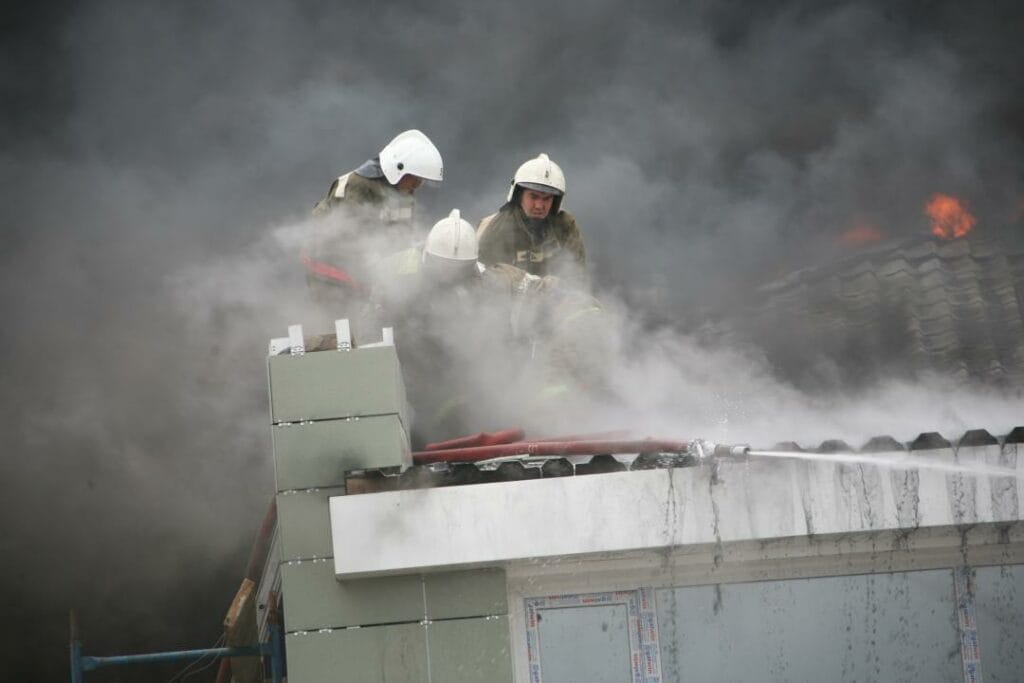 В пожаре на месторождении Бектас-Коныс погибло трое рабочих