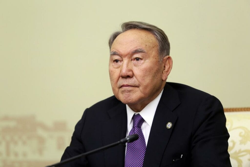 Назарбаев рассказал подробности транзита власти в Казахстане