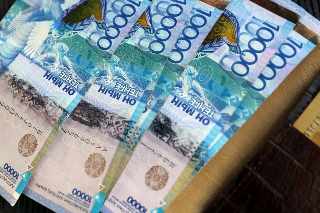 Казахстанским банкам рекомендовали сохранить ставки по депозитам