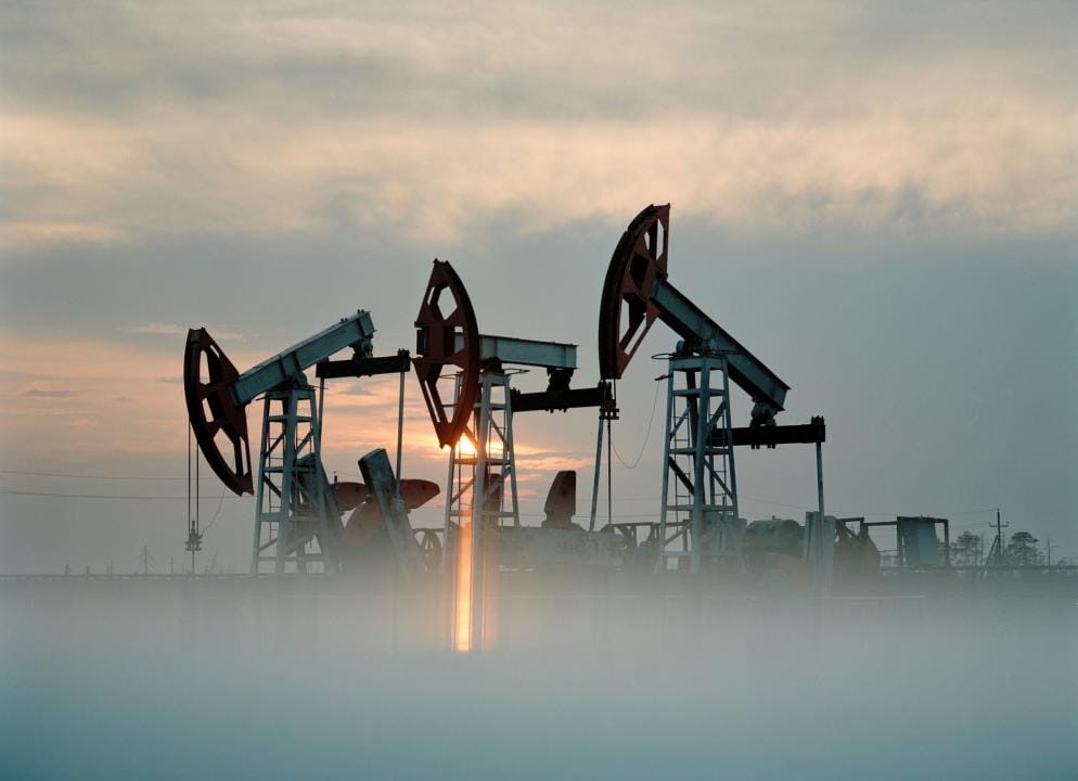 Страны ОПЕК+ отказались от резкого повышения добычи нефти