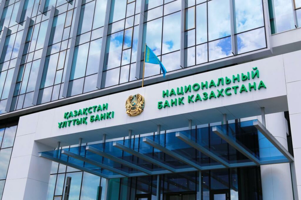 Казахстанским бизнесменам напомнили про законность банкноты «Күлтегін»