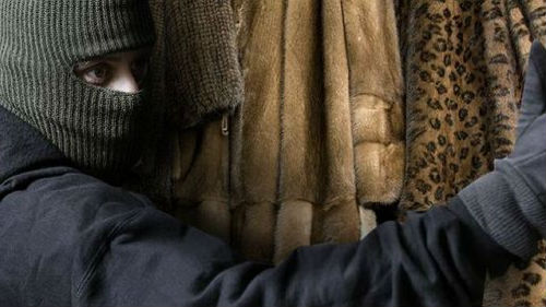 Ер азамат қонақ болған үйден қыстық тонды ұрлап кеткен