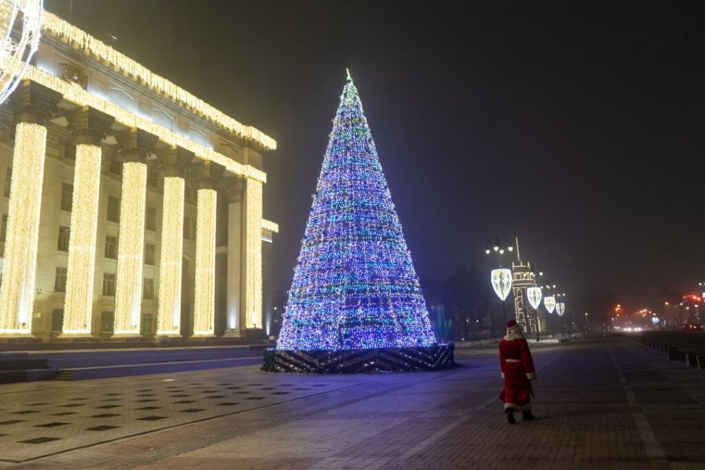 В Казахстане запрещены все новогодние мероприятия