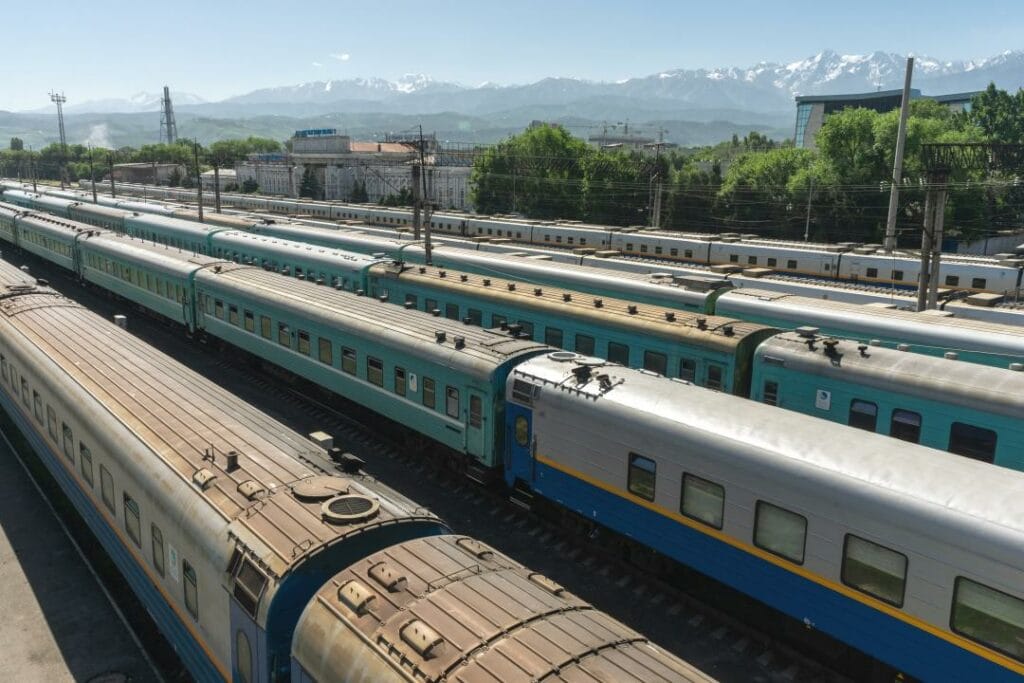 Почти семь тысяч казахстанских вагонов не могут попасть в Китай