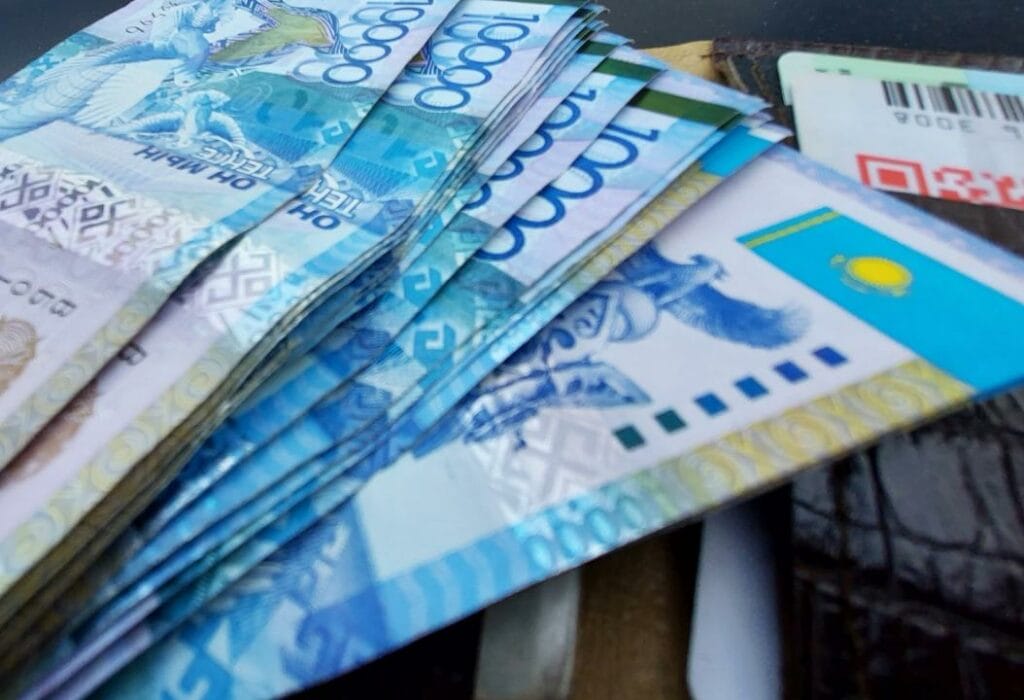 Тенговые вклады в Казахстане составили почти 22 трлн тенге