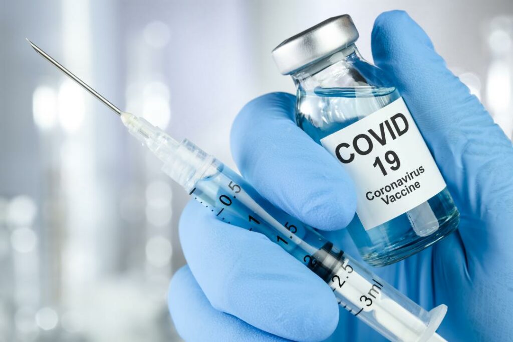 Доверять вакцинам от коронавируса стали меньше