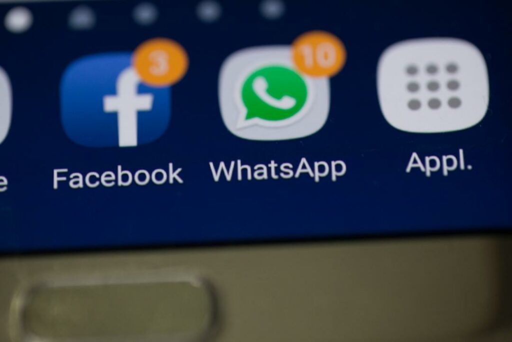 WhatsApp обяжет пользователей делиться данными с Facebook
