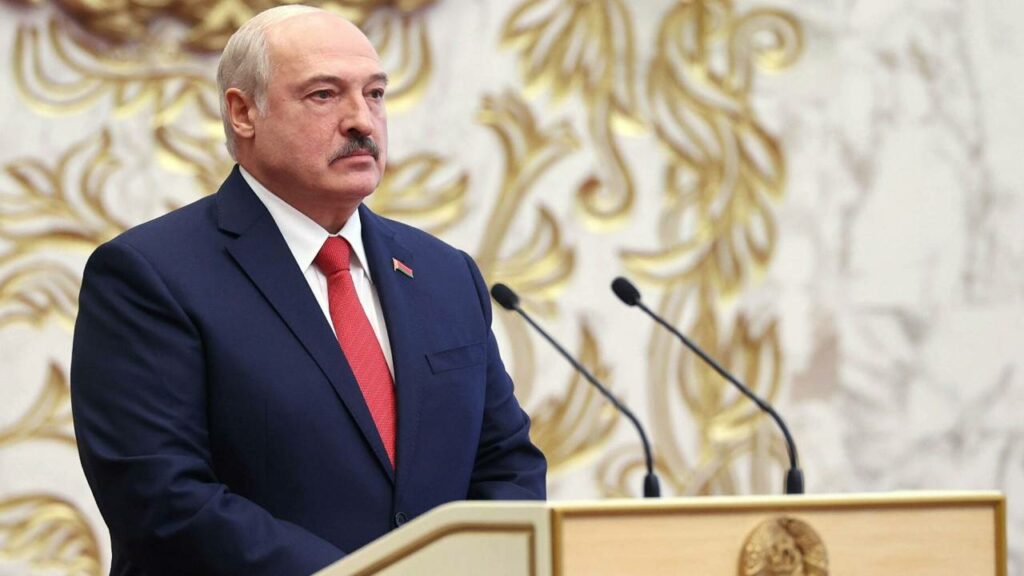Лукашенко подготовит поправки в Конституцию до конца 2021 года