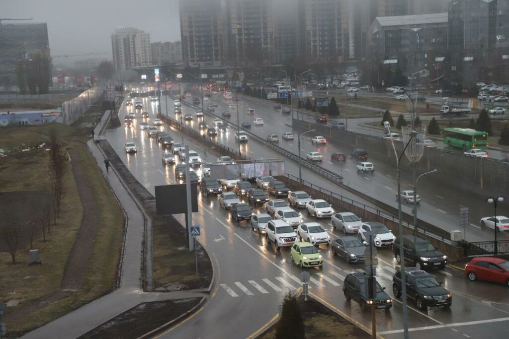 Число зарегистрированных авто в Казахстане в январе-ноябре уменьшилось на 10,8%