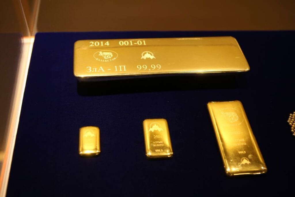 Казахстанцы в 2020 году приобрели более 21 тыс. золотых слитков