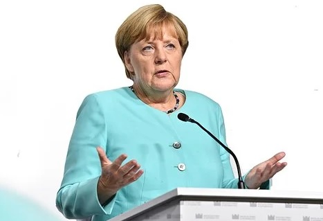Меркель назвала неуместными санкции США