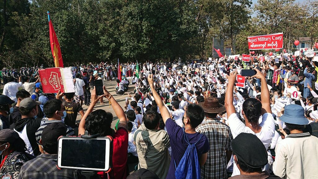 В Мьянме продолжаются акции протеста
