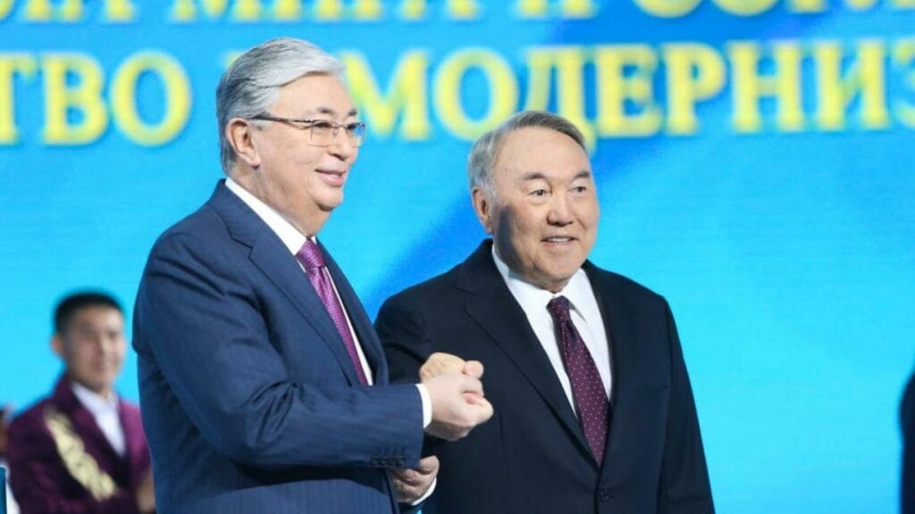 Токаев и Назарбаев поздравили казахстанцев с Днем благодарности
