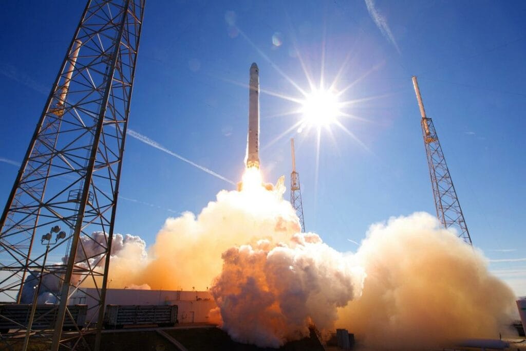SpaceX отменила запуск Falcon 9 за полторы минуты до старта
