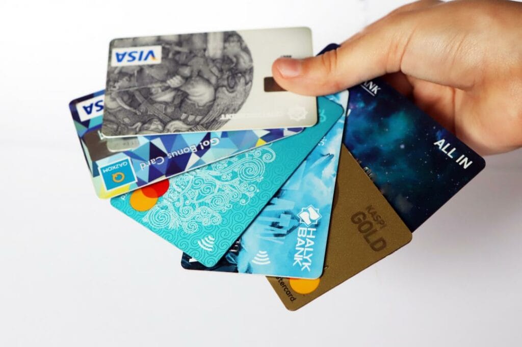 Безналичные операции по платежным карточкам выросли в 2,5 раза