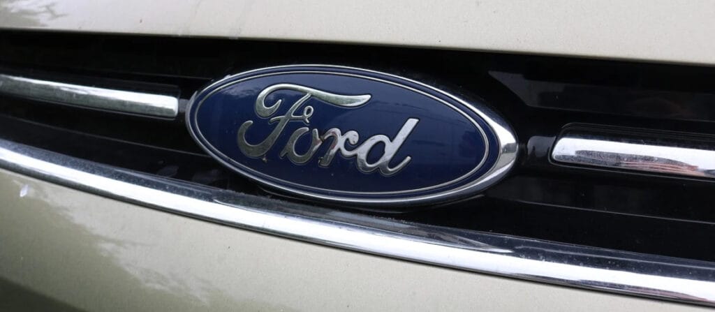 Ford вынужден выпускать автомобили без некоторых запчастей