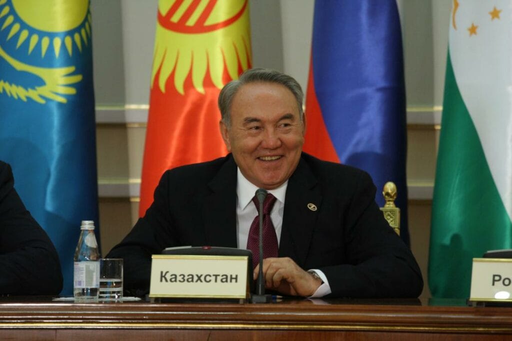 Назарбаев поздравил народ Казахстана с праздником Наурыз