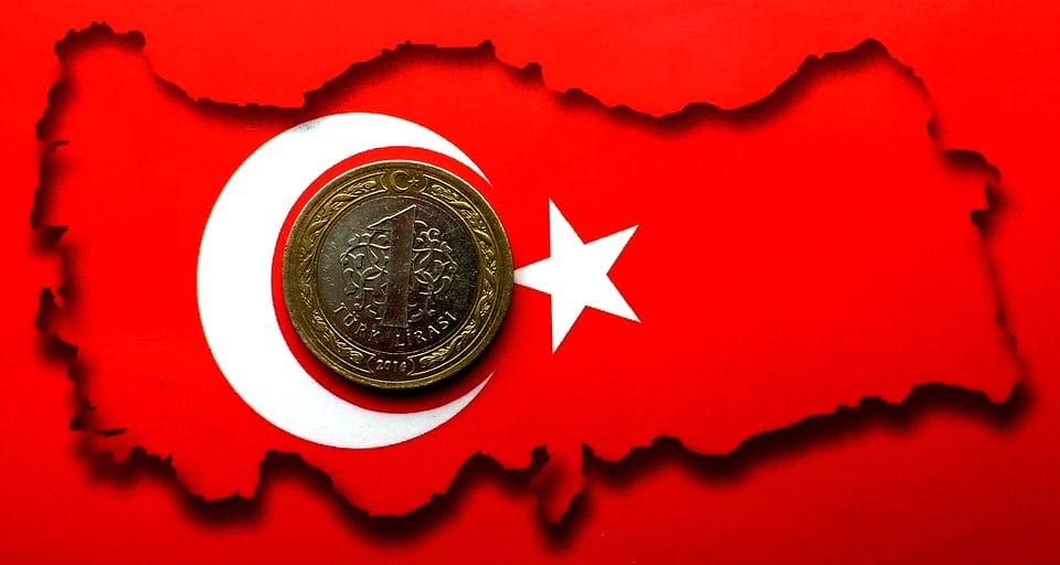 Турецкая лира рухнула на 17%