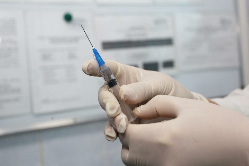 В Алматы временно приостановят массовую вакцинацию от коронавируса