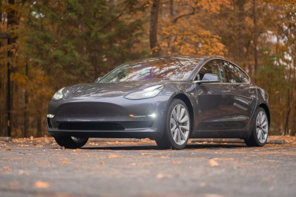 Tesla поставила на 16 тысяч электрокаров больше ожидаемого