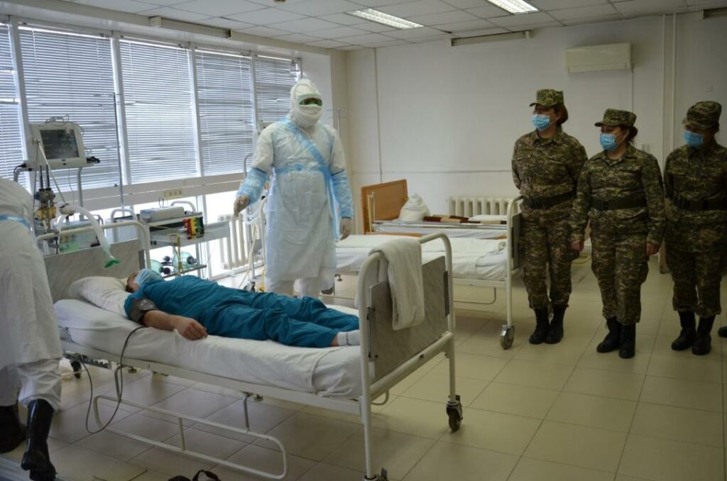 В Казахстане готовятся к массовому поступлению больных COVID-19
