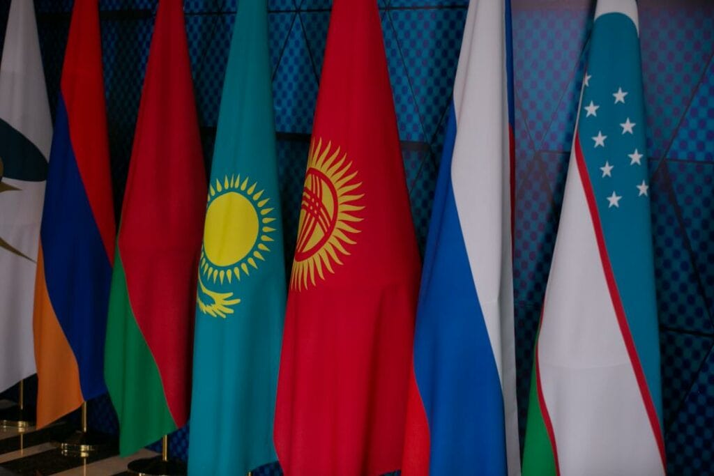 Мажилис Казахстана одобрил ратификацию ряда документов ЕАЭС