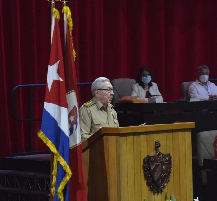 Кубинский лидер ушел в отставку