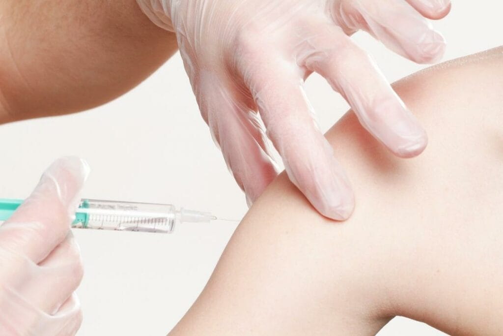 Вакцинация работает и против новых мутированных штаммов КВИ