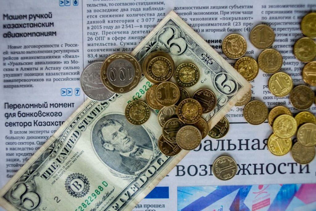 Национальная валюта ослабла более чем на две тенге