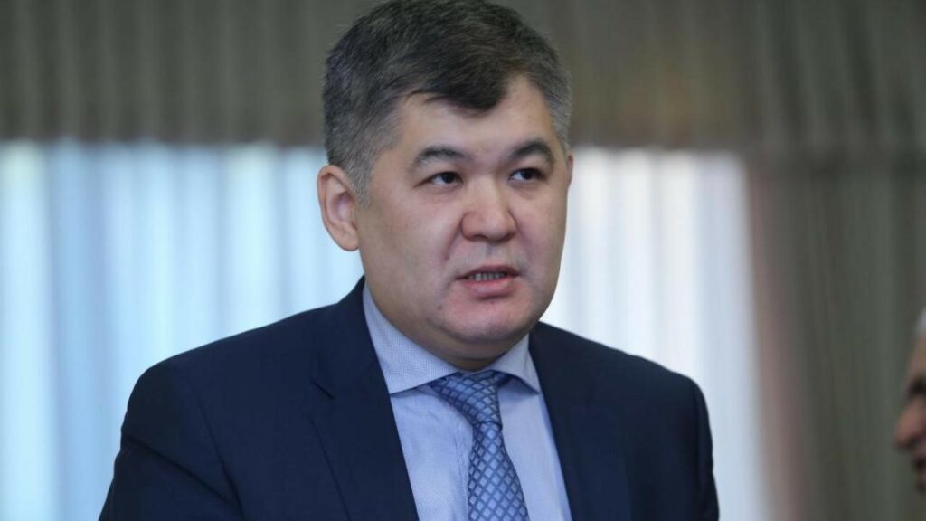 Экс-главе Минздрава Казахстана продлили домашний арест