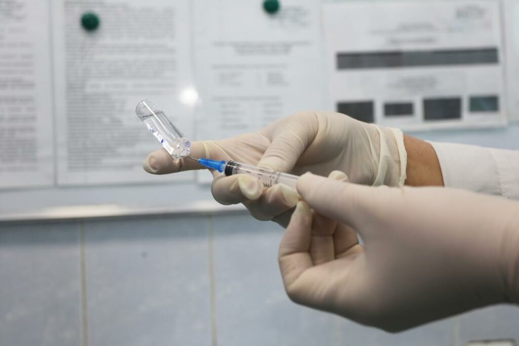 Казахстан поднялся на 60-е место в рейтинге стран по объемам вакцинации