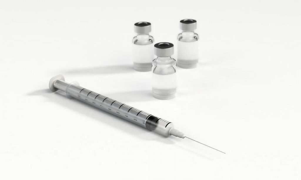 В США разрешили возобновить использование вакцины Johnson & Johnson