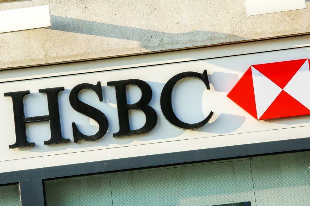 Чистая прибыль HSBC выросла на 82% в годовом выражении