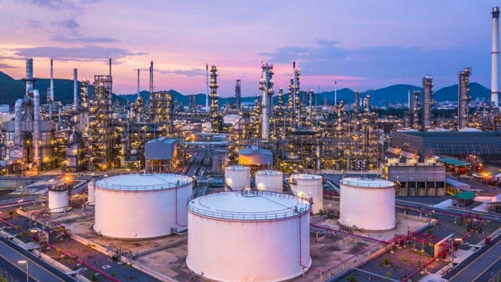 Saudi Aramco понизила цены на поставки нефти для Азии и Европы