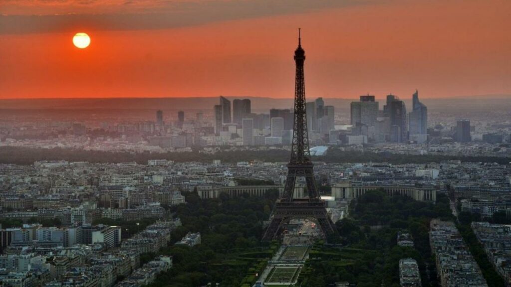 Франциядағы атақты Лувр музейі карантиннен кейін қайта ашылды