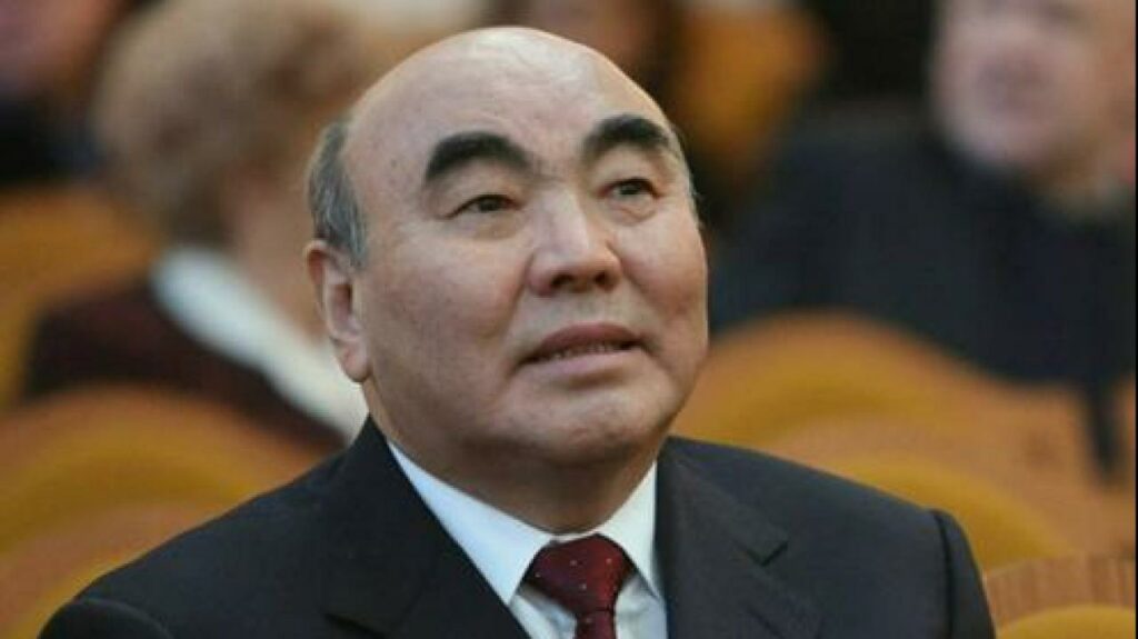 Akayev Asks People of Kyrgyzstan for Forgiveness