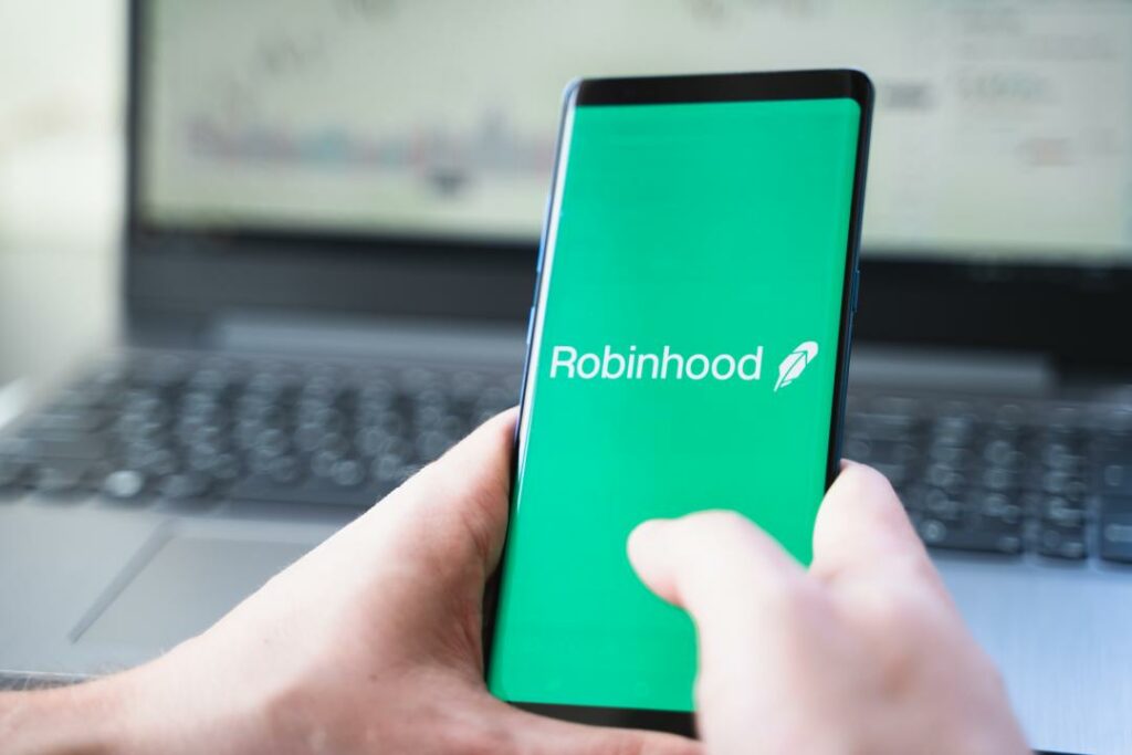 SEC проверяет заявку Robinhood на продажу 98 млн бумаг