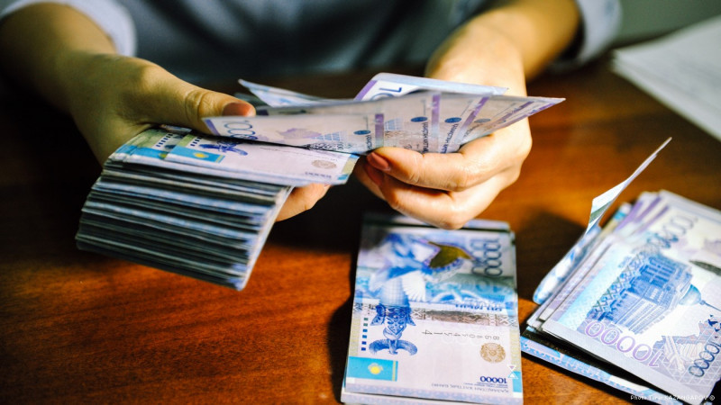 Түркістанда әріптесінің атынан несие рәсімдеген бойжеткен ұсталды