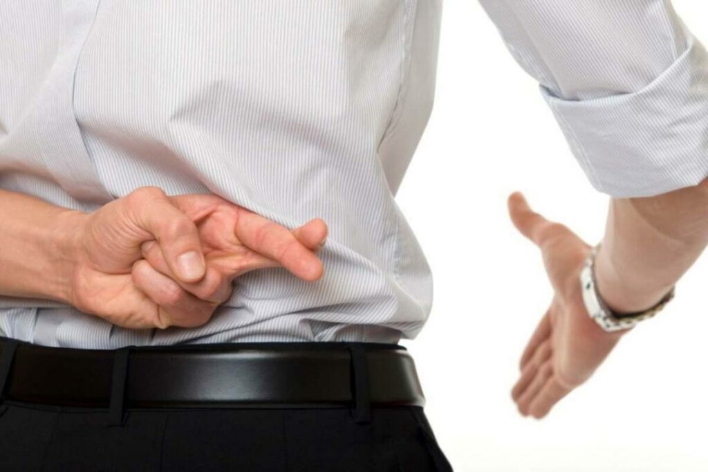 Көмектесуге уәде берген нотариус тұрғындарды пәтерсіз қалдыруда