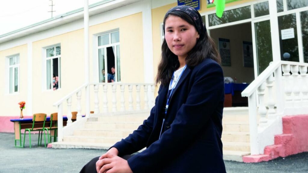 Uzbek Schoolgirl Helps Her Village Fix Water Supply Problem