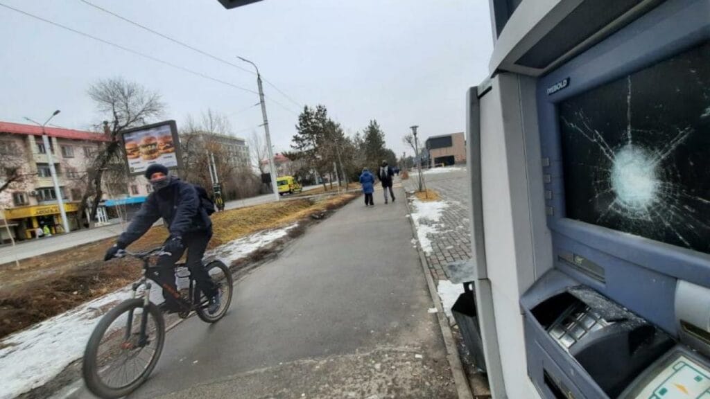 Алматыда бір тәулікте 1678 адам ұсталды