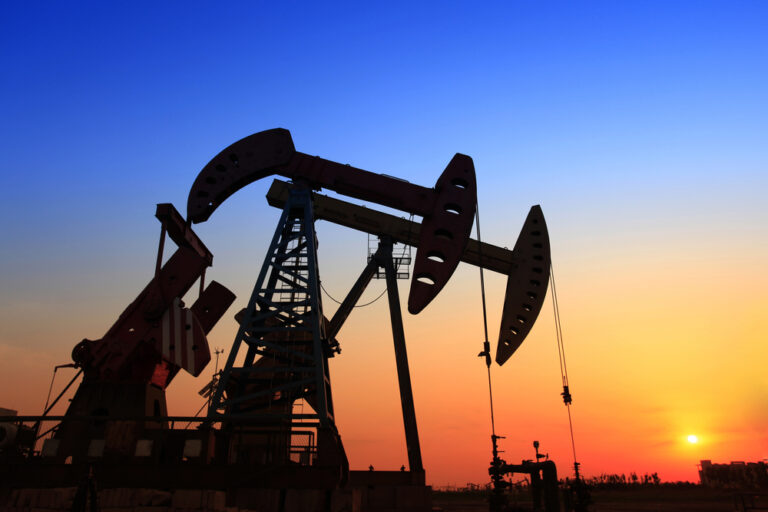 Нефтедобыча в ОАЭ. Объединённые арабские эмираты промышленность. Саудовская Аравия нефть. Добыча природного газа в ОАЭ.
