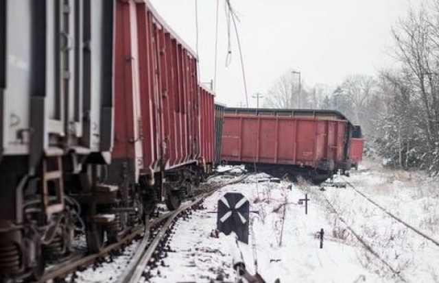 Два железнодорожных состава столкнулись в Павлодарской области