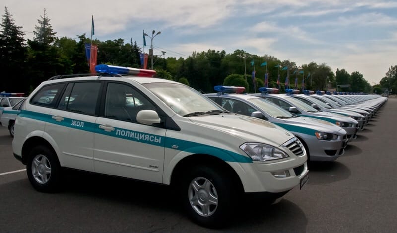 Полицейским Казахстана запретили тонировку на машинах