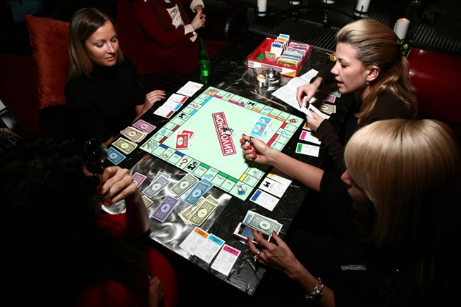 Компания Parker Brothers 80 лет назад выпустила игру «Монополия»