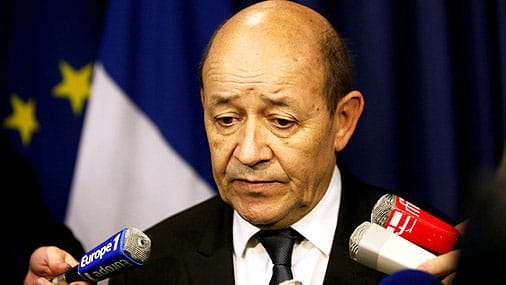 Франция будет наносить удары по всем силам и объектам ИГ — Министр обороны Франции