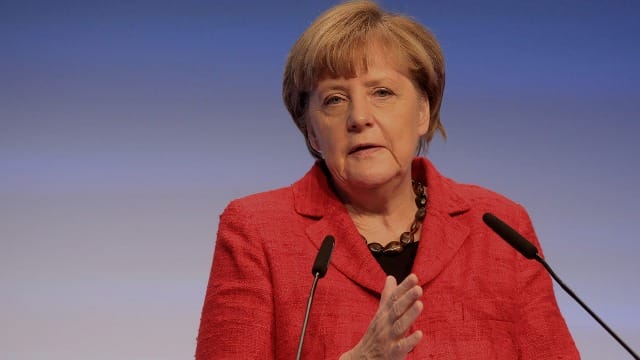 Меркель просит не вмешивать невинных беженцев в борьбу с терроризмом