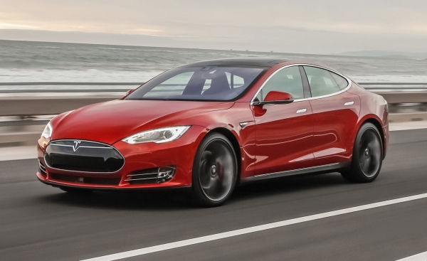 Tesla отзывает 90 000 автомобилей Model S