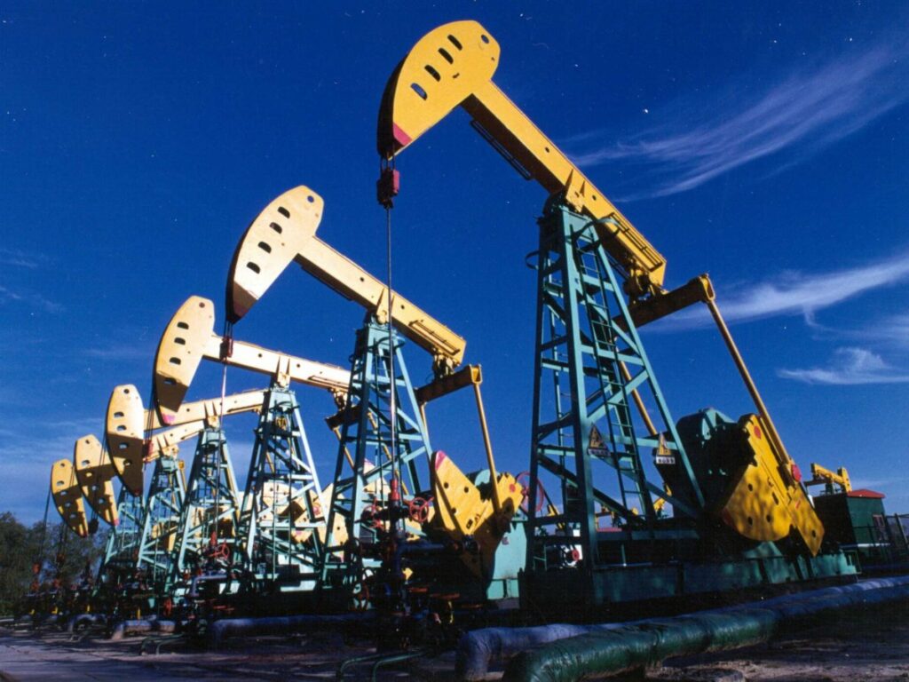 В понедельник цена на нефть марки Brent повысилась на 0,3% и составила $44,78 за баррель